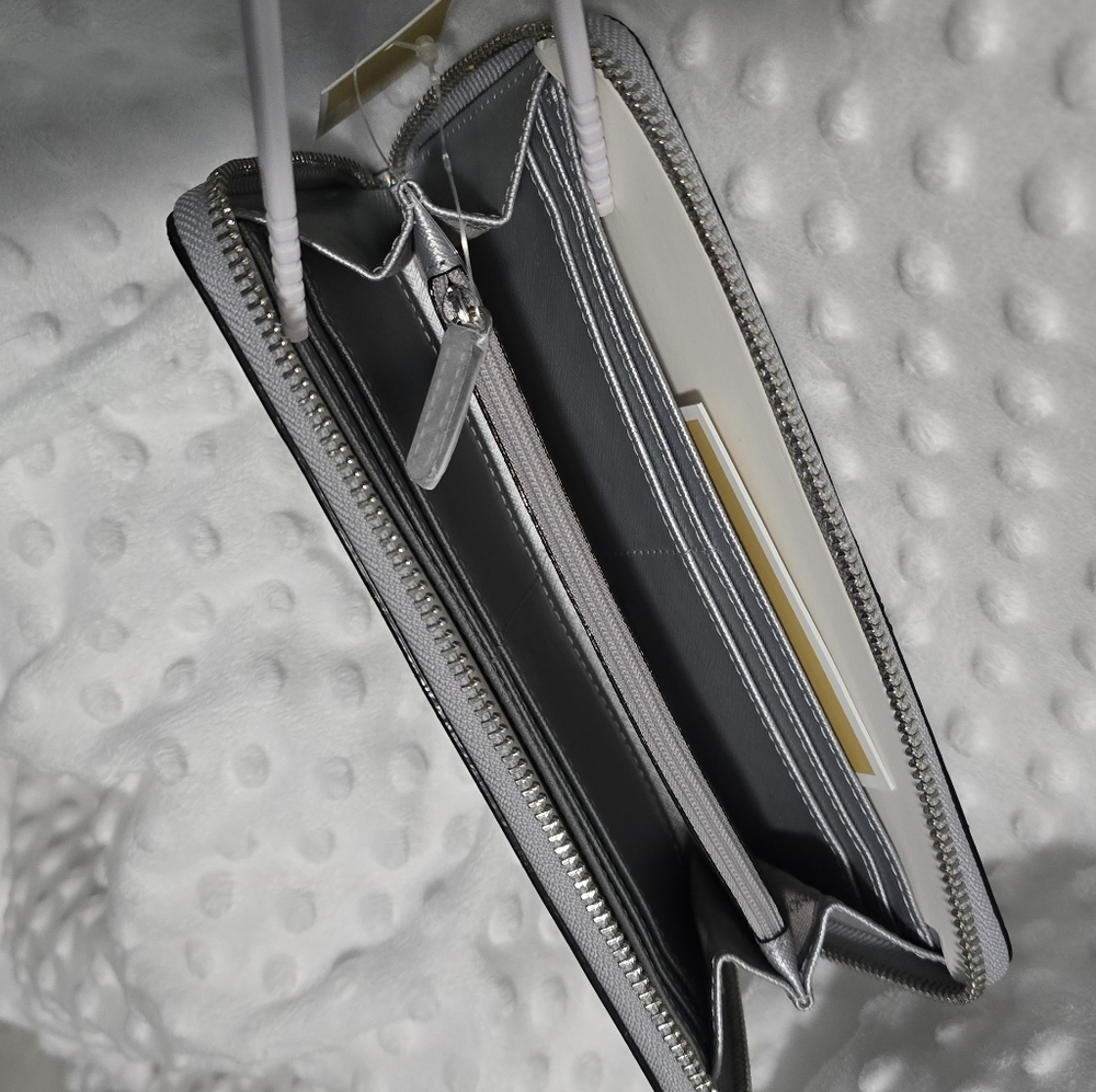 Michael Kors Iridescent Zip Around Wallet - NWT - Picture 4 of 8